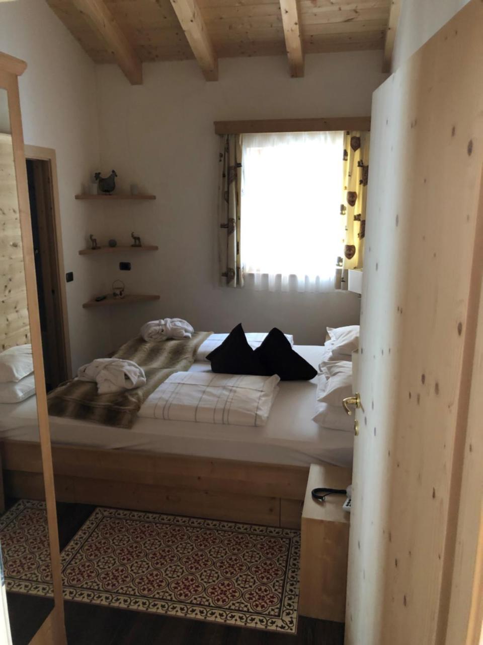 One-Bedroom Apartment,770297293:JPEG