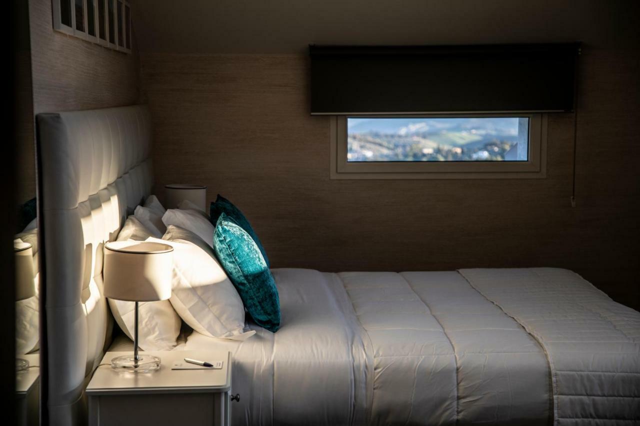 Superior King Room,778980294:JPEG