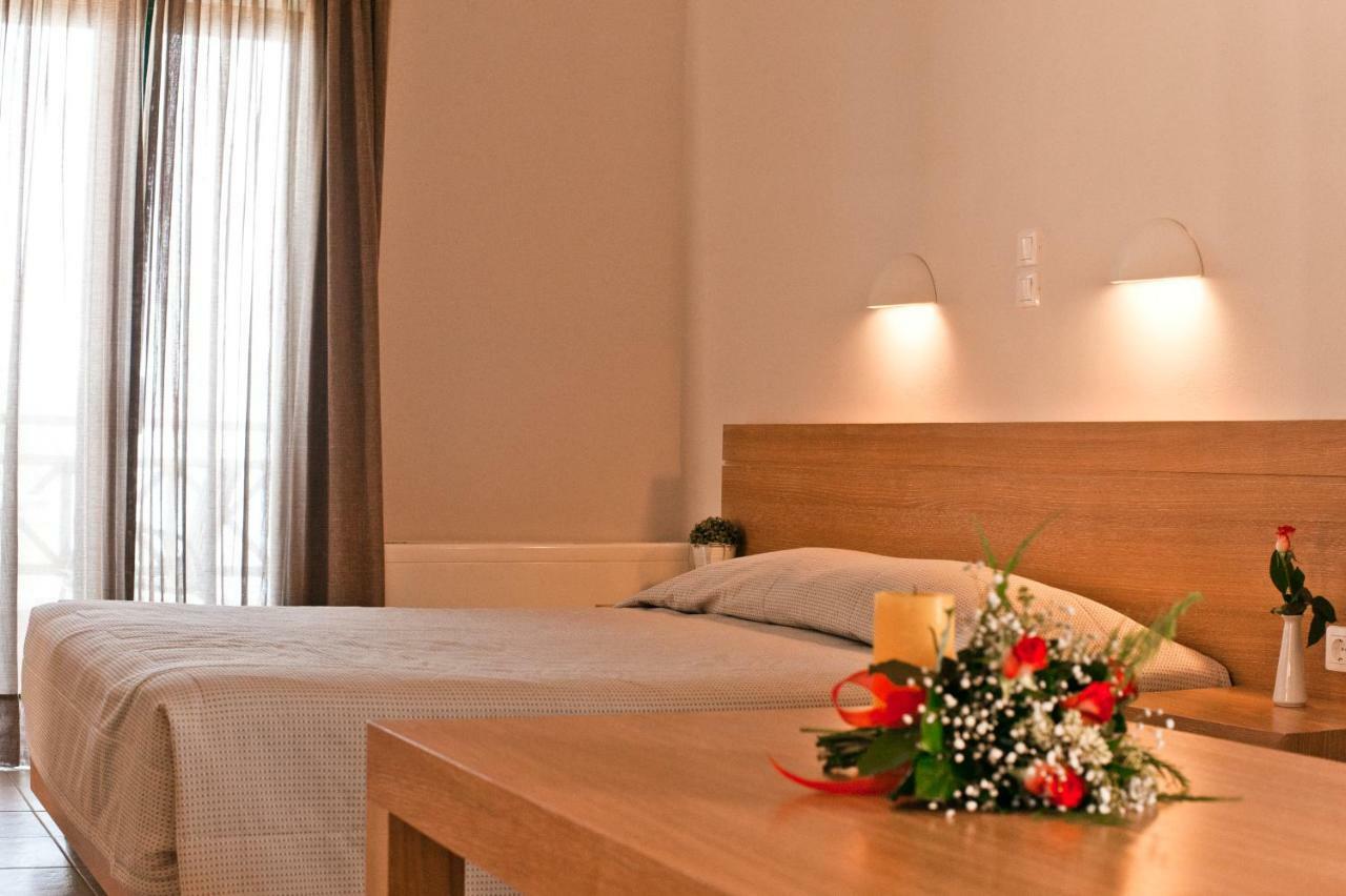 Chambre Double ou Lits Jumeaux - Vue sur Piscine