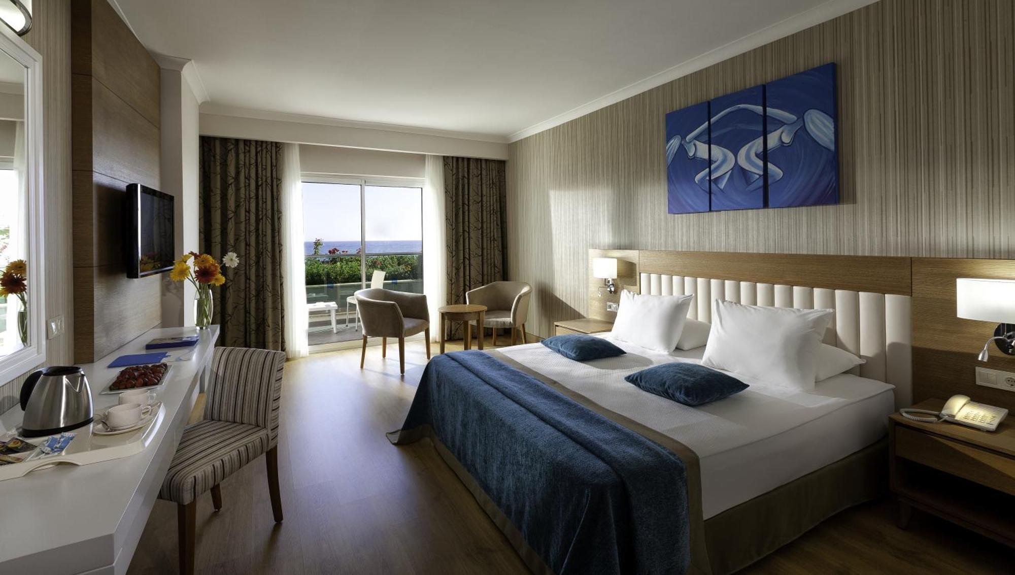 Tweepersoonskamer met 1 of 2 Bedden en Gedeeltelijk Uitzicht op Zee