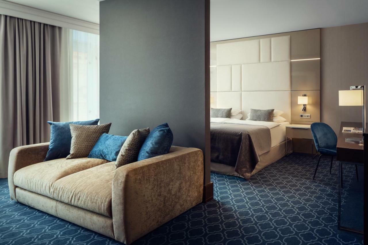 Junior Suite Lounge Spa Access