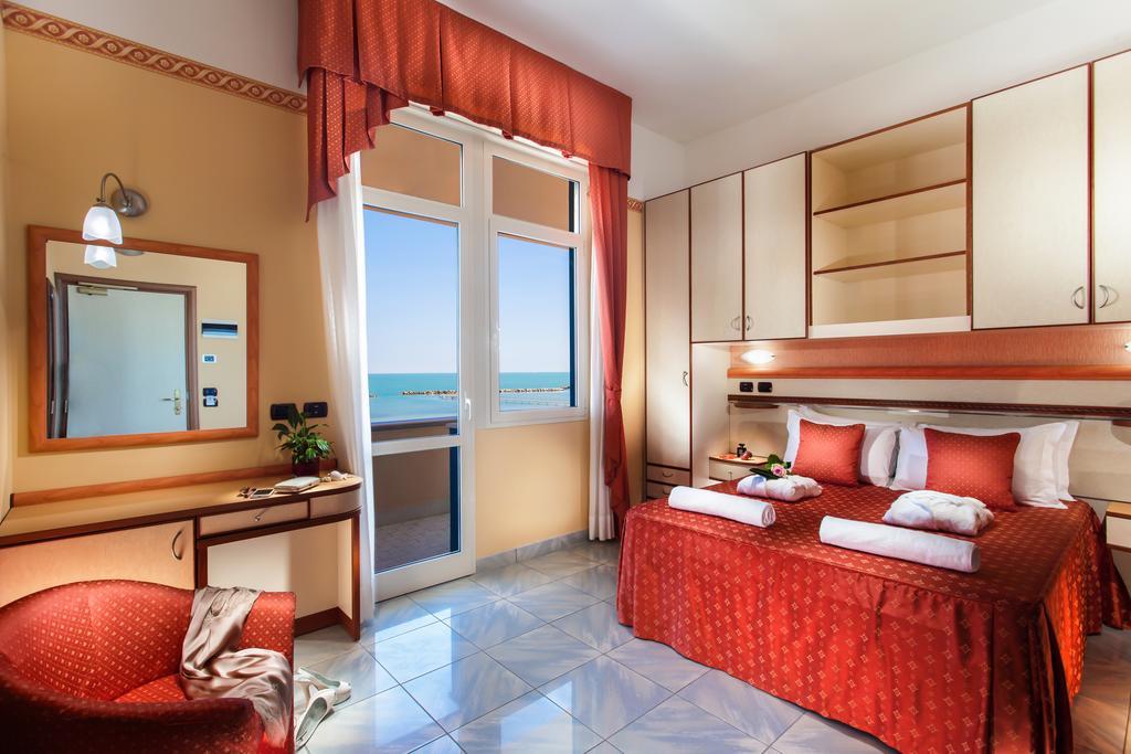 Double or Twin Room Sea View