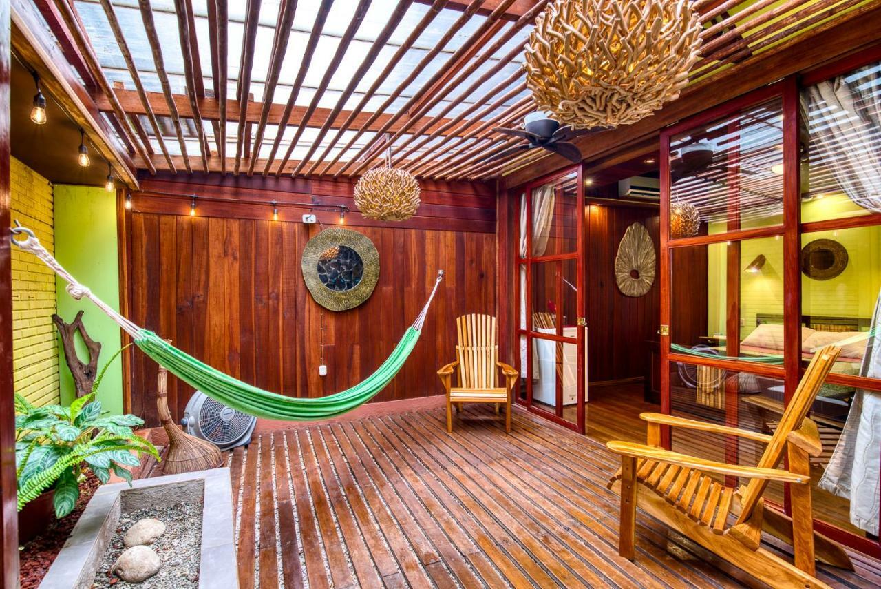 Habitación Estándar con baño tropical
