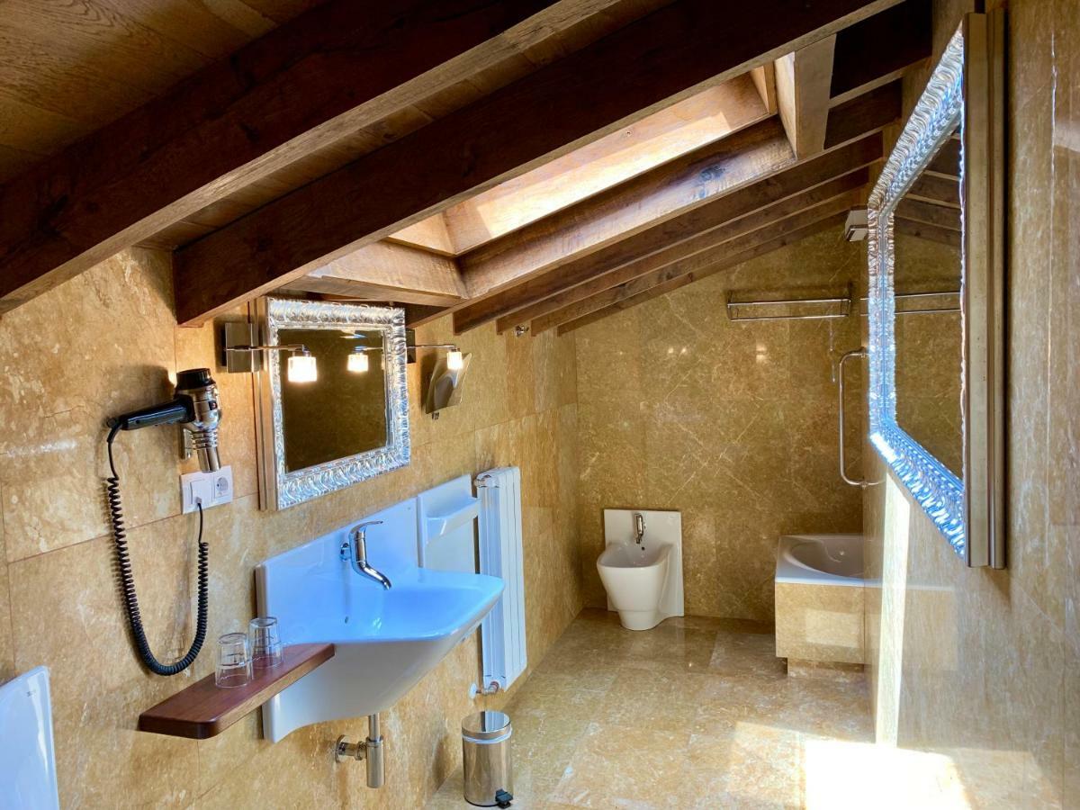 Suite Hot Tub,1154367468:JPEG