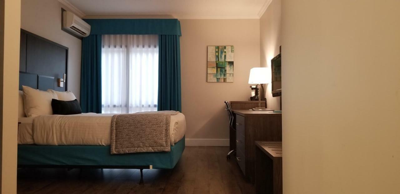 Chambre Lit Queen-Size avec Douche Uniquement - Non-Fumeurs