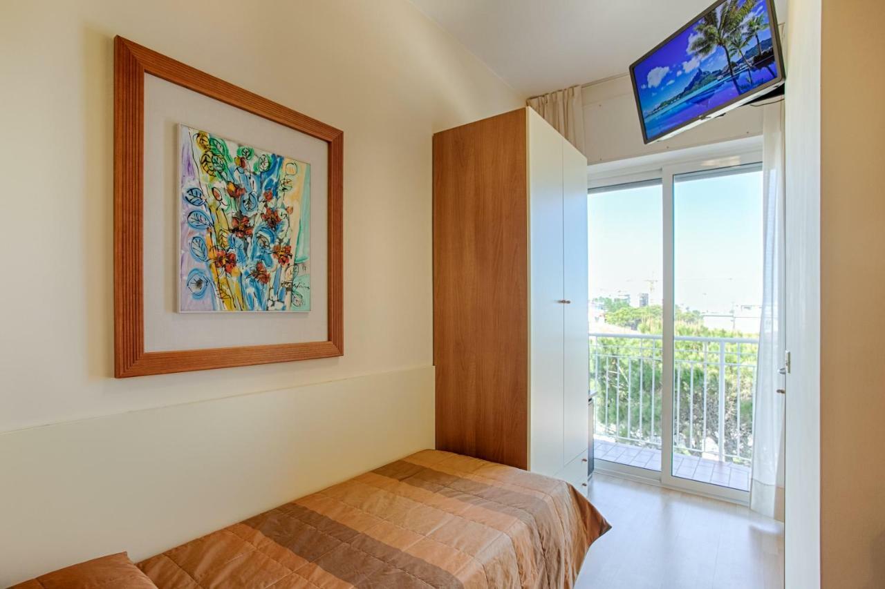 Single Room,813333669:JPEG