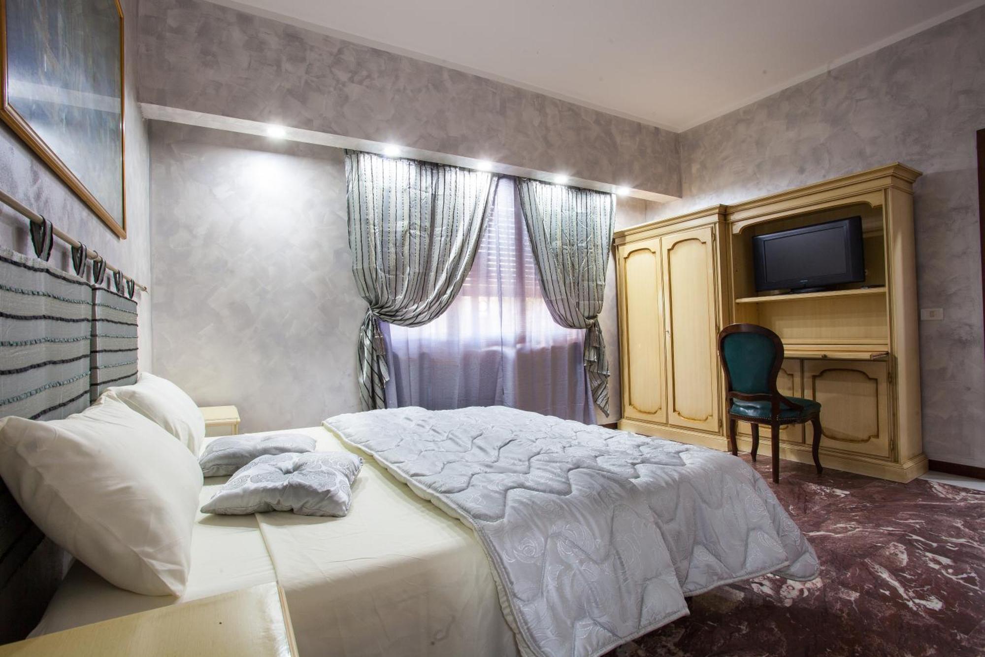 Deluxe Double or Twin Room Balcony,910371433:JPEG