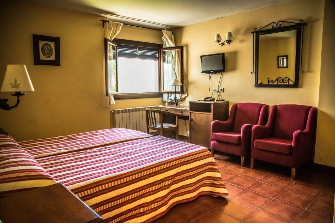 Romantic Double or Twin Room,818204690:JPEG
