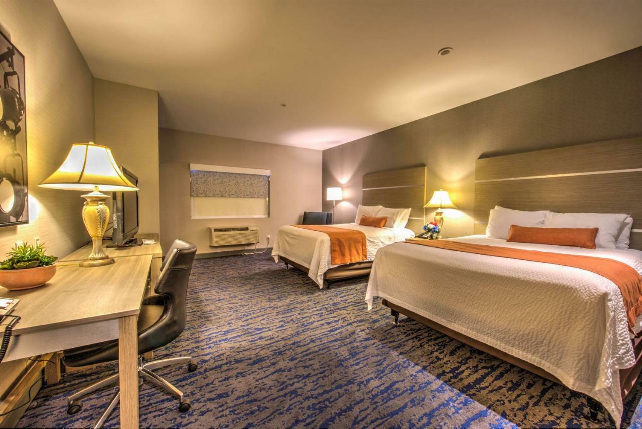 Queen Room Two Queen Beds Roll Shower Disability Access