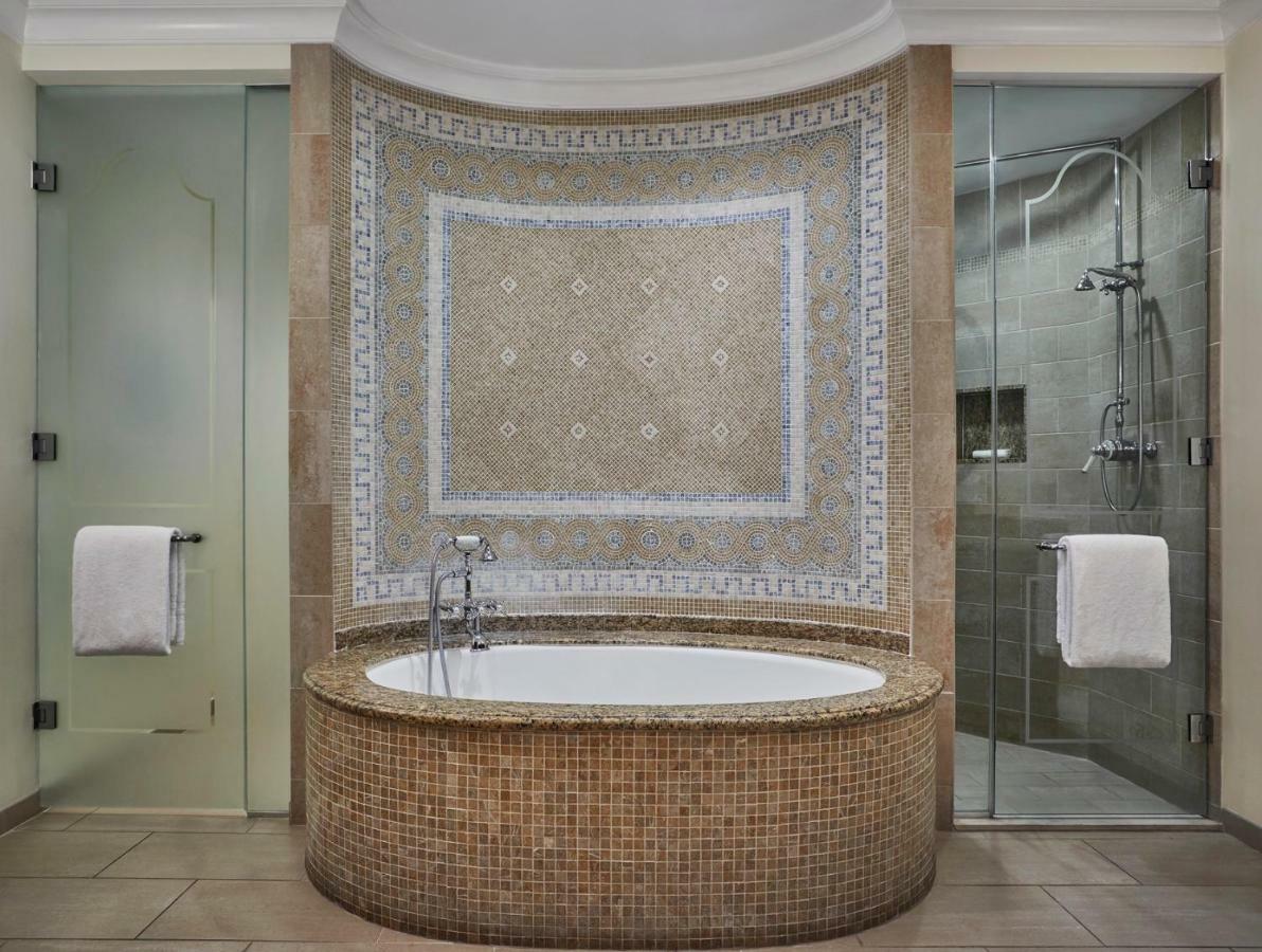 Luxury Oceanfront Room,831144599:JPEG