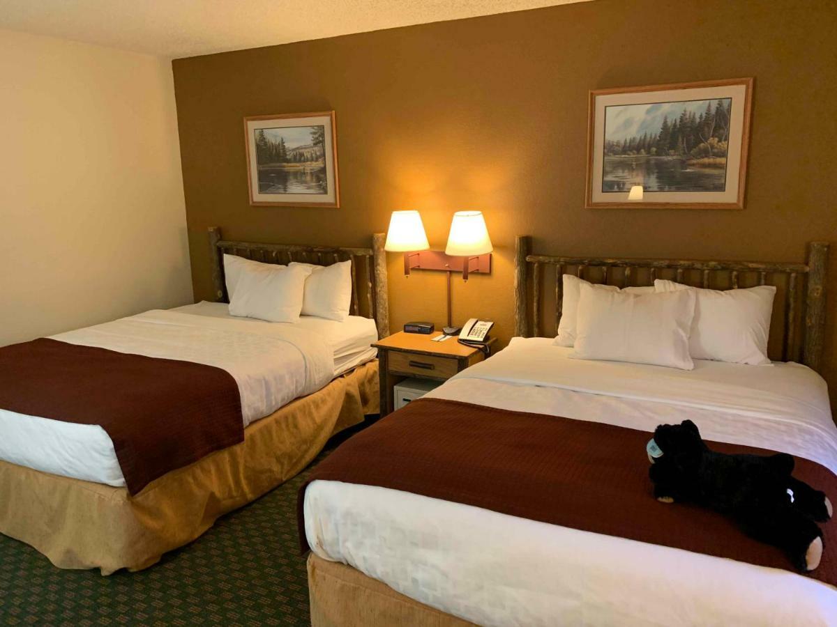 Queen Room Two Queen Beds Non-Smoking