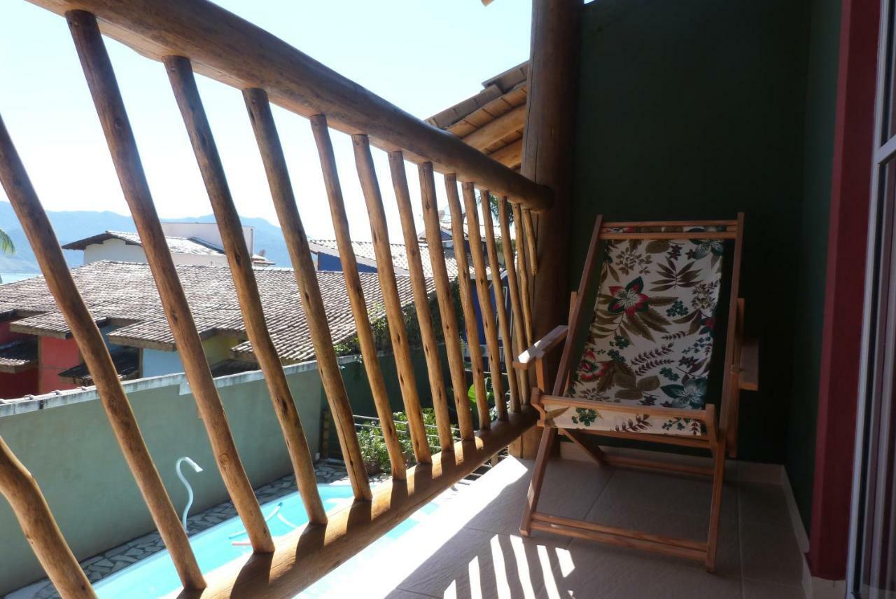 Quarto Triplo com Vista para a Piscina