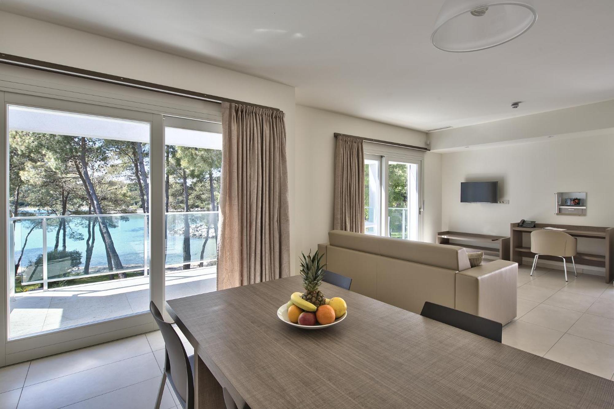 Appartement 2 Chambres - Vue Latérale sur Mer