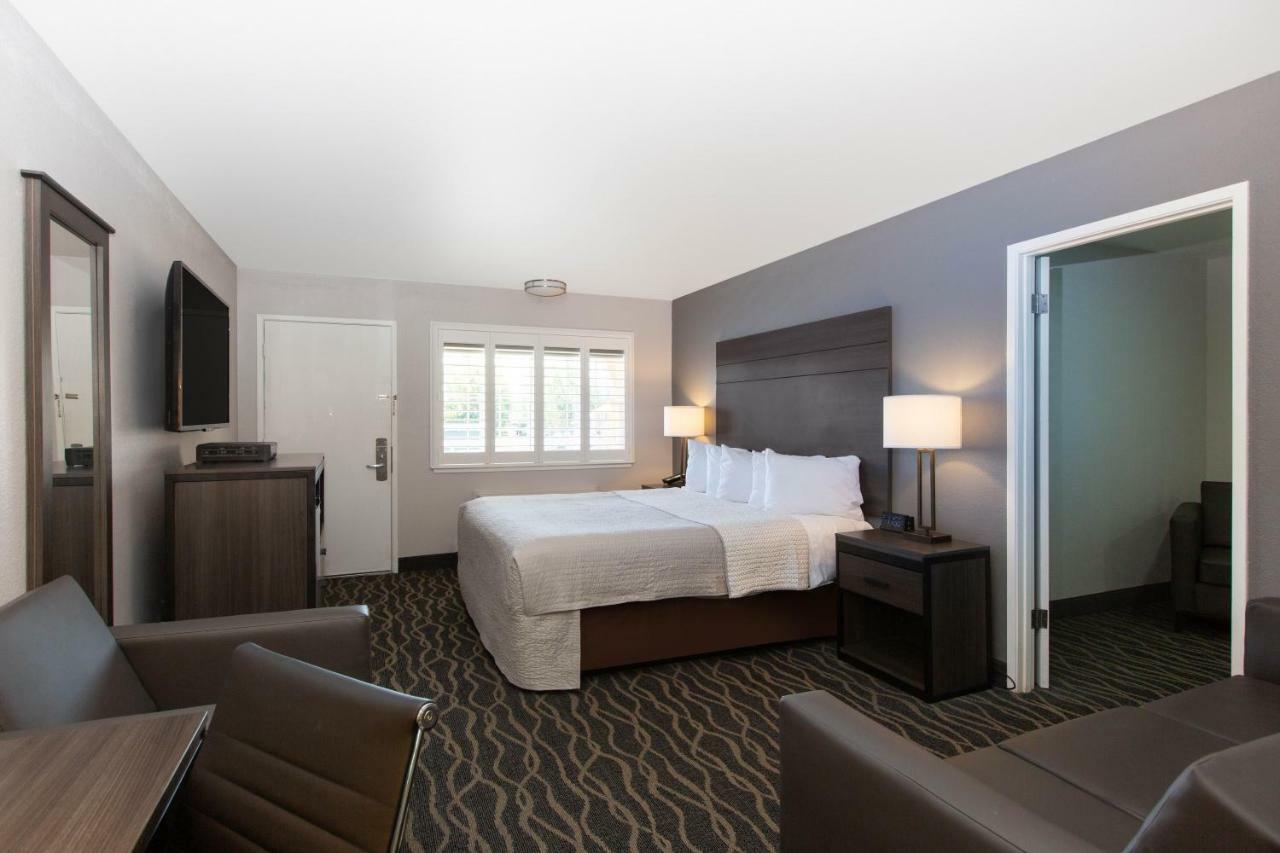 1 Queen Bed 1 Twin Bed Non-Smoking