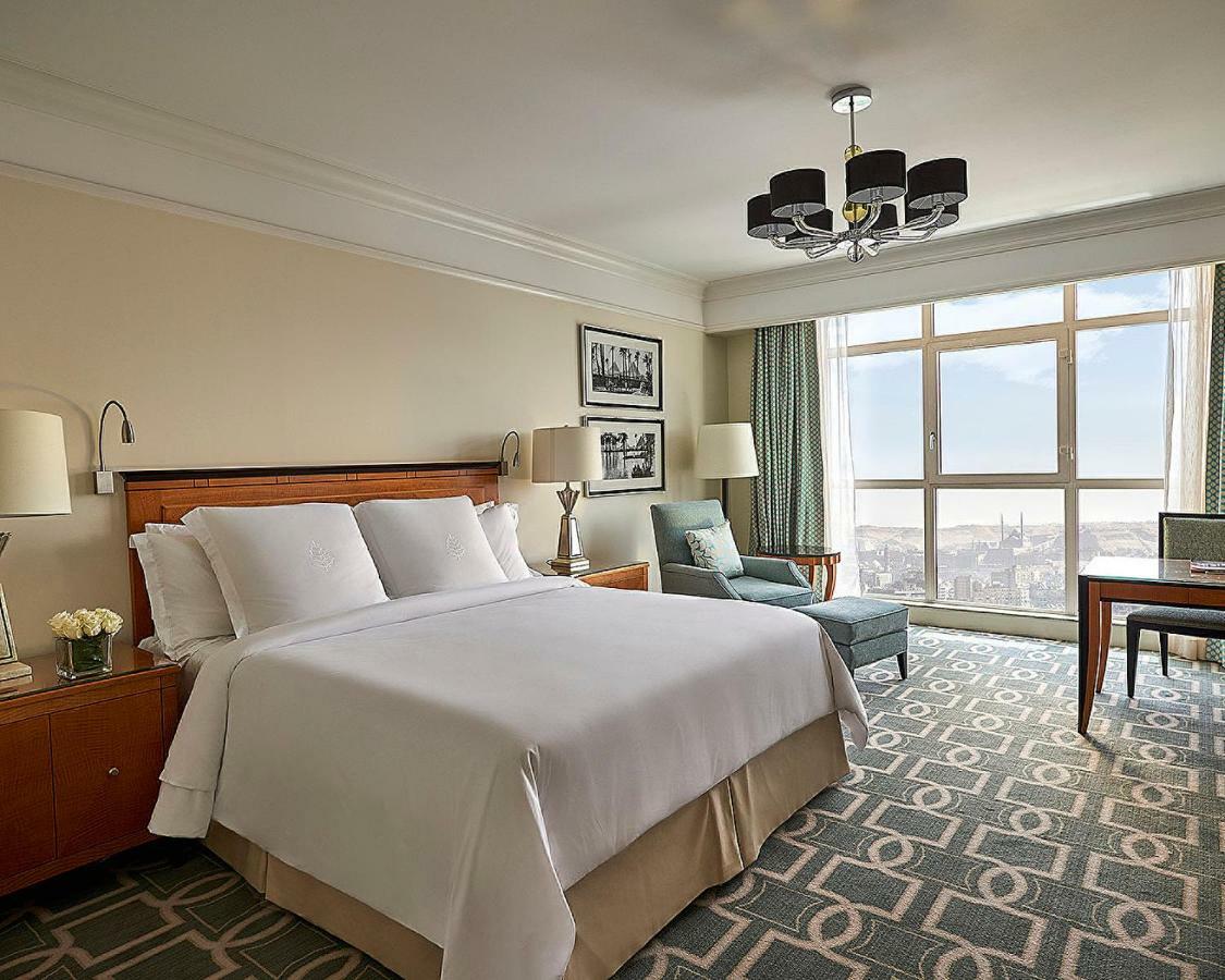 Superior Room King Bed,911988406:JPEG