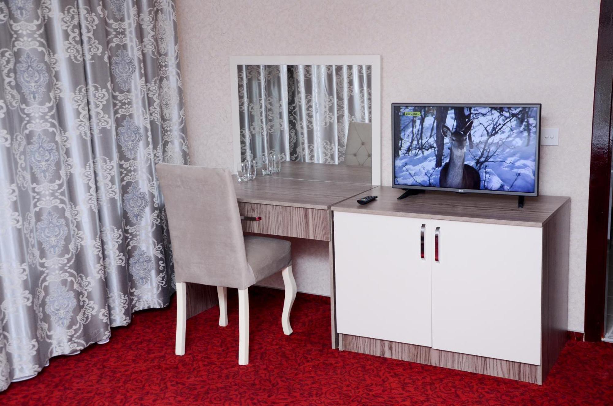 Executive Suite Partial Sea View Balcony Lounge Access Refreshments & Evening drinks Canapés,1391183672:JPEG