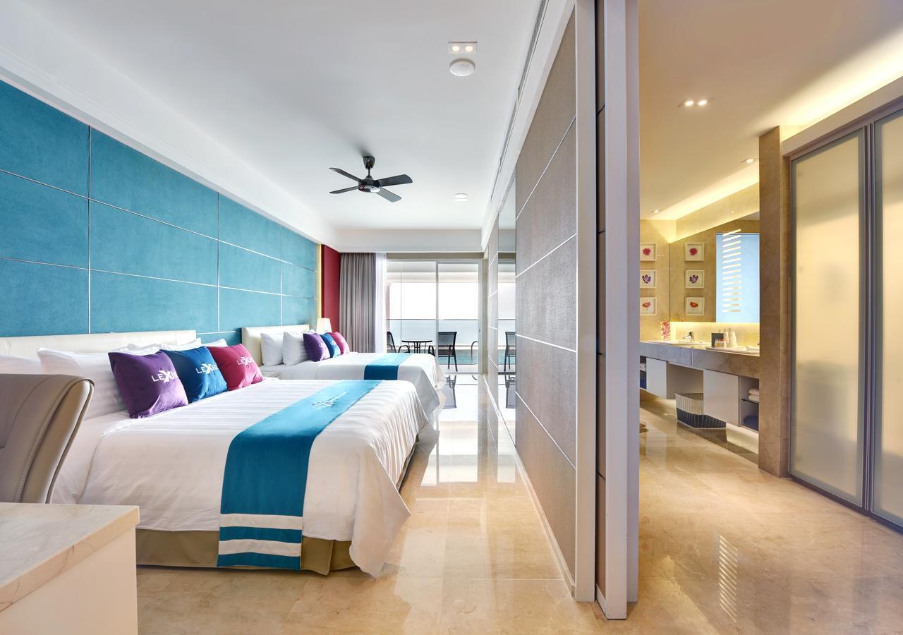 Premium Pool Suite