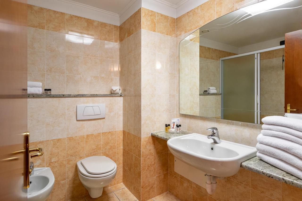 Twin Room,1646890556:JPEG