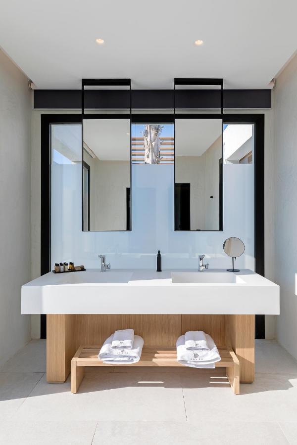 Premium Swim Up Suite