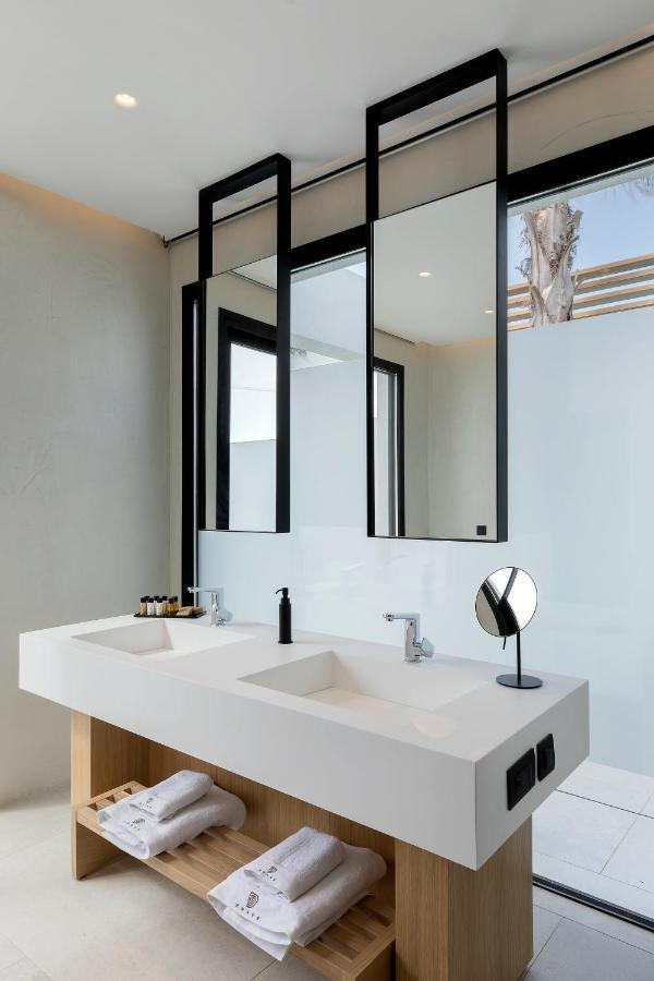 Premium Swim Up Suite