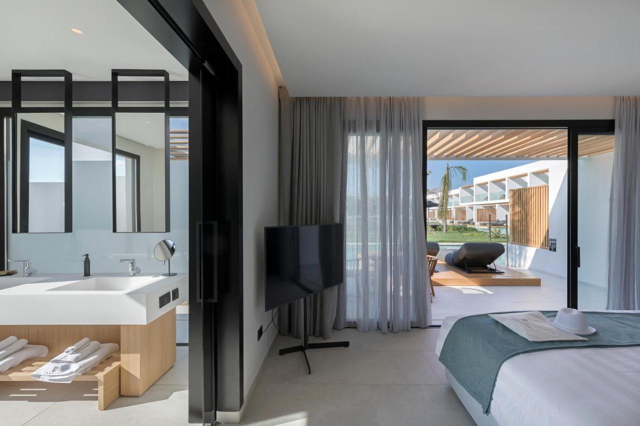 Premium Swim Up Suite