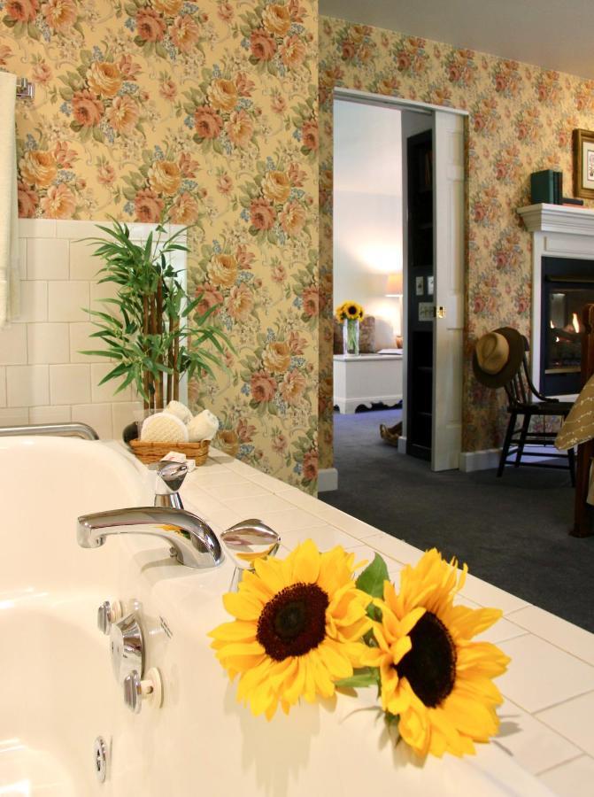 One Bedroom Suite with Spa Bath