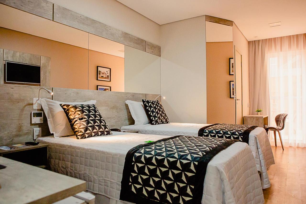 Quarto Superior com Cama de Casal ou 2 de Solteiro e Vista da Cidade