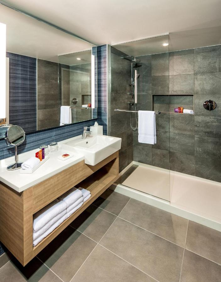 Quarto Queen Superior com 2 Camas Queen-size e Vista da Baía