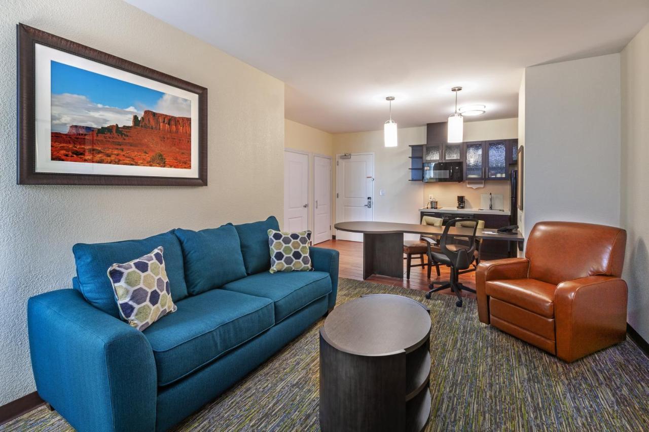 One-Bedroom King Suite - Non-Smoking