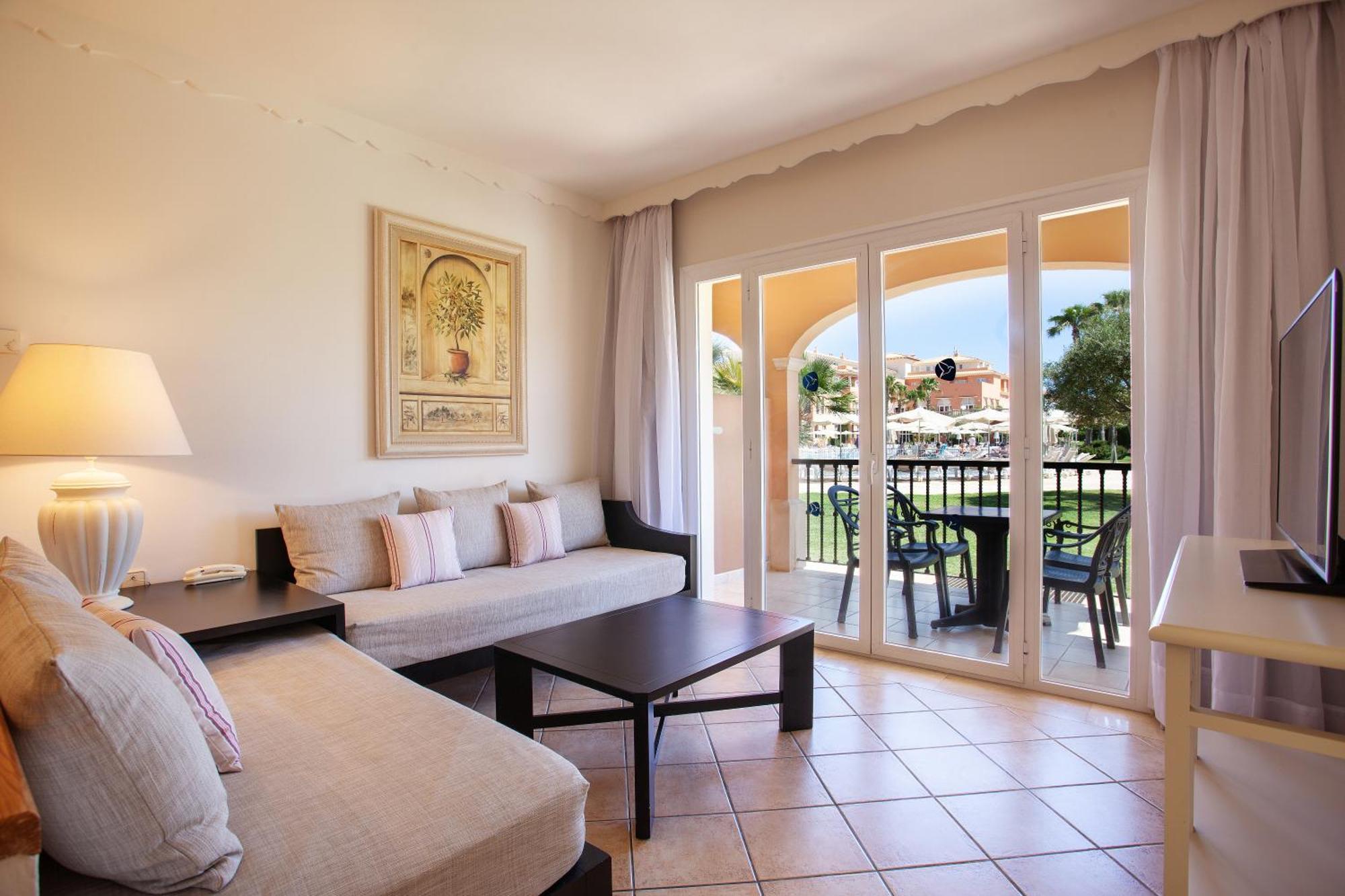 One-Bedroom Suite Pool View,1431712453:JPEG