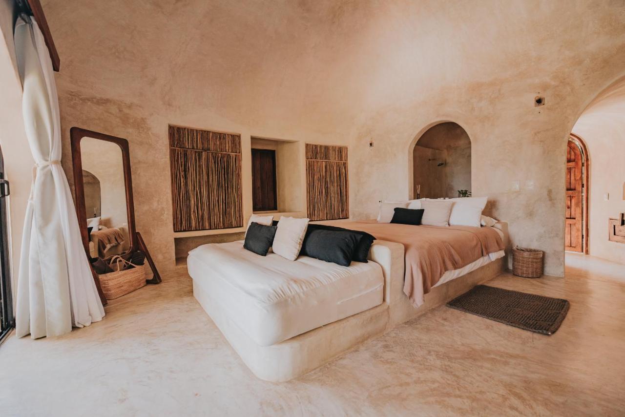 Chambre Double ou Lits Jumeaux - Vue sur Piscine