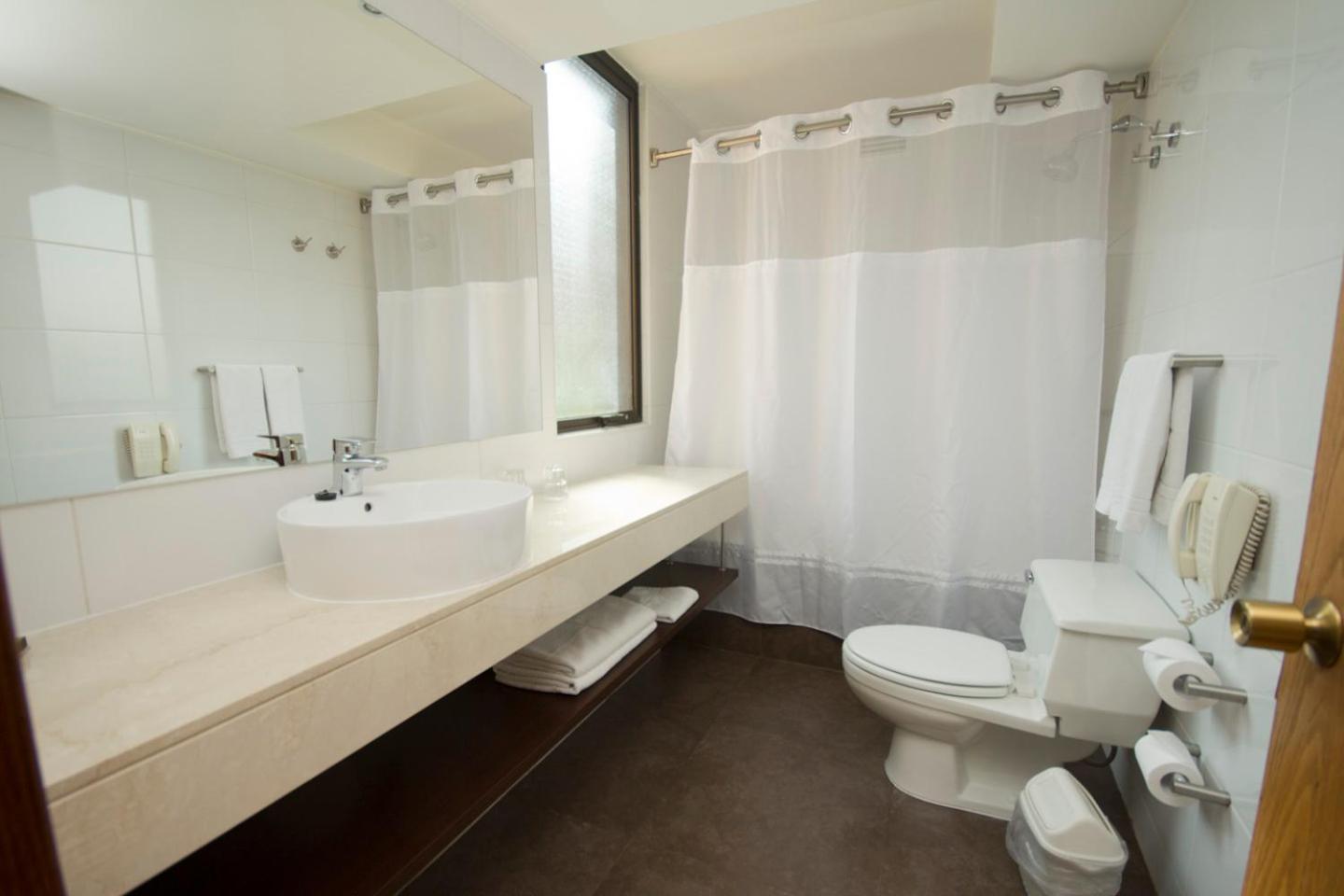 Quarto Família (2 Adultos + 2 Crianças)