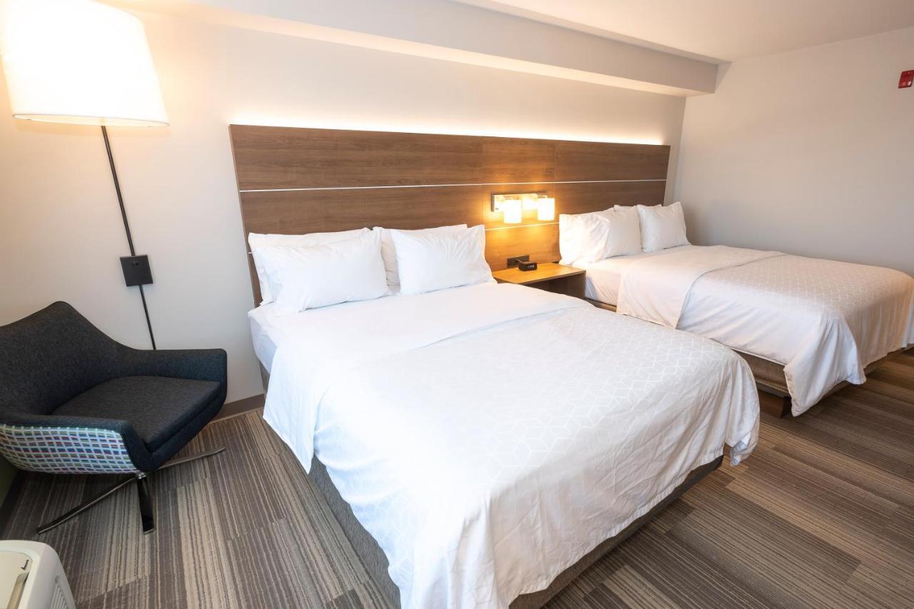 Standard Room with Two Queen Beds