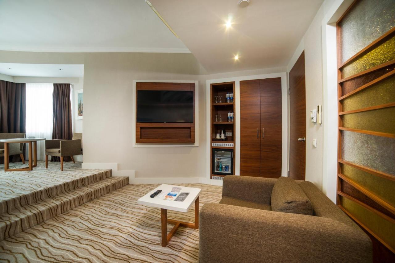 Suite con balcón y vistas al mar - No fumadores