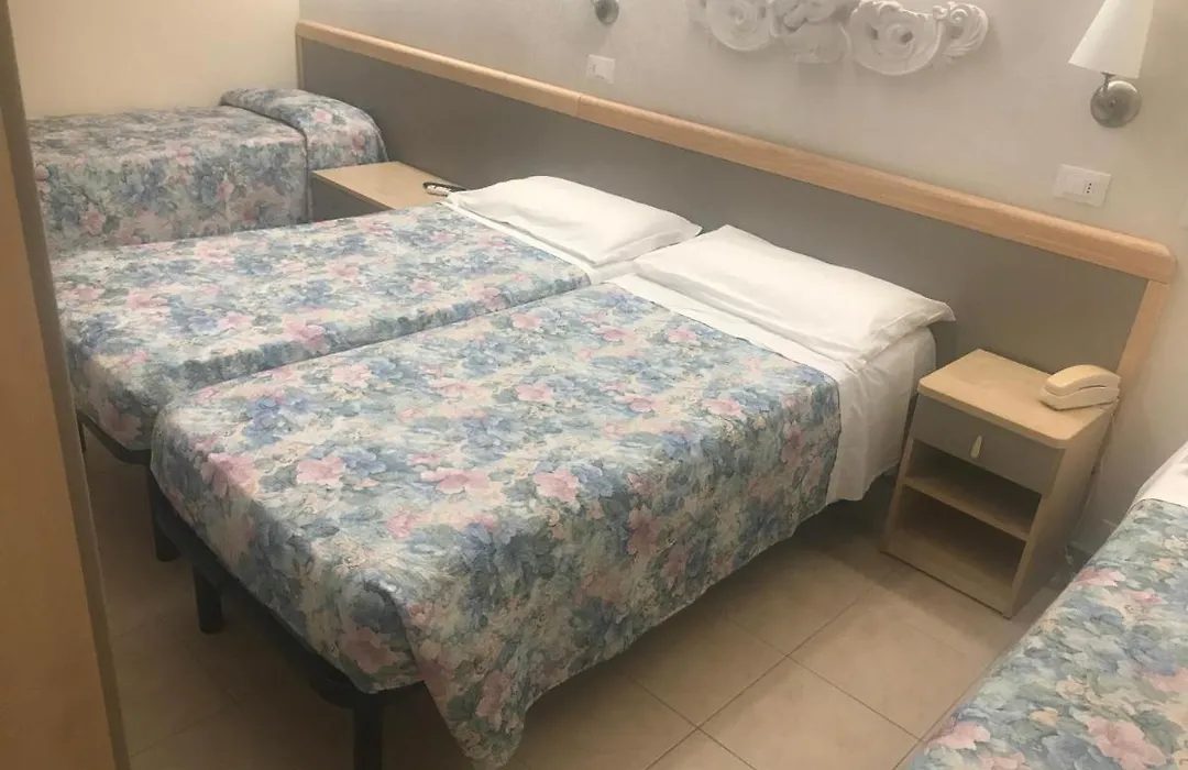Hotel Azzurra di Gobbi Gestioni srl-1