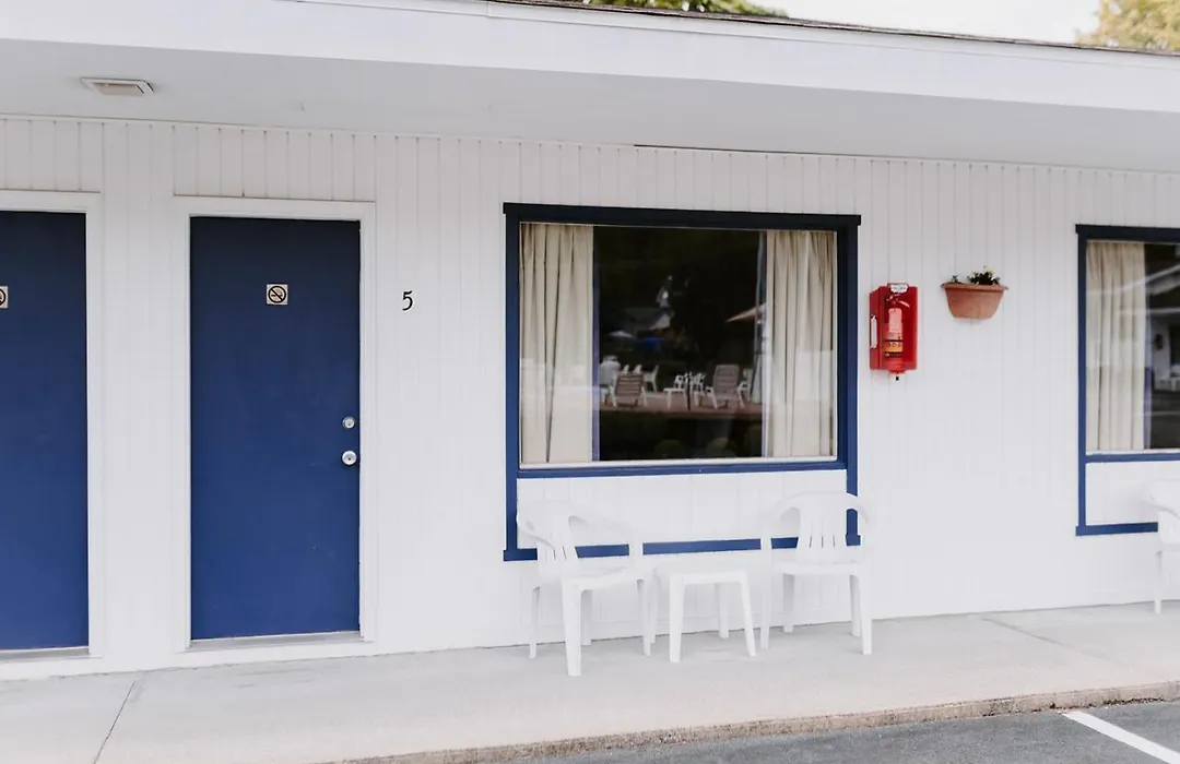 Blue Moon Motel-1