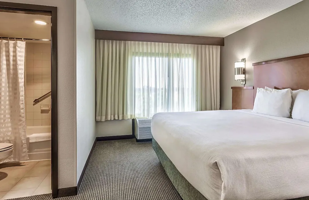 Wyndham Garden Kansas City Airport-1