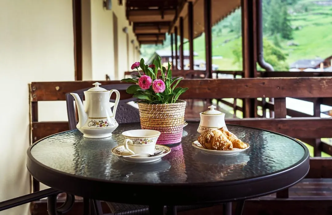 Chalet Du Lys Hotel & Spa-1