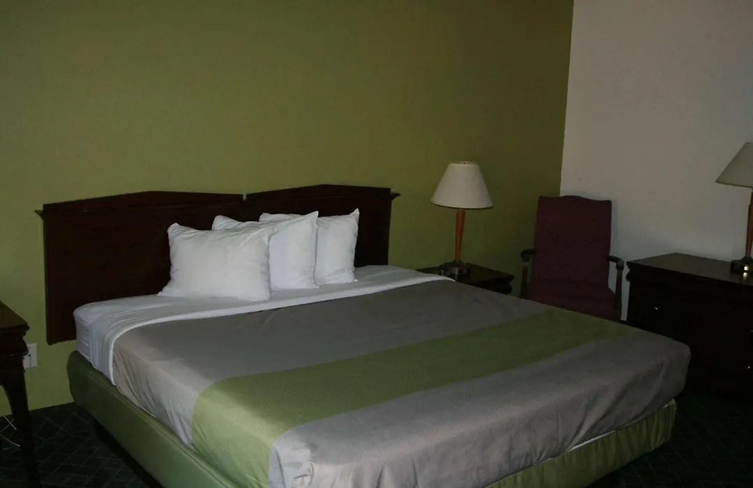 Travelodge By Wyndham Roanoke-1