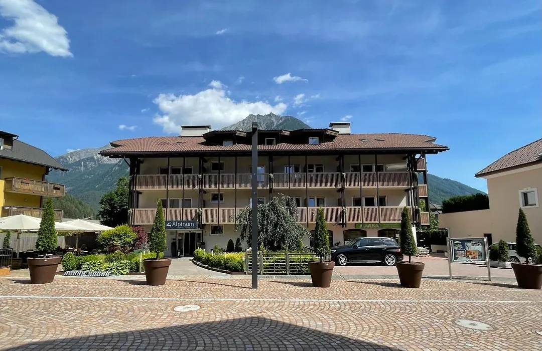 Residence Hotel Alpinum-1
