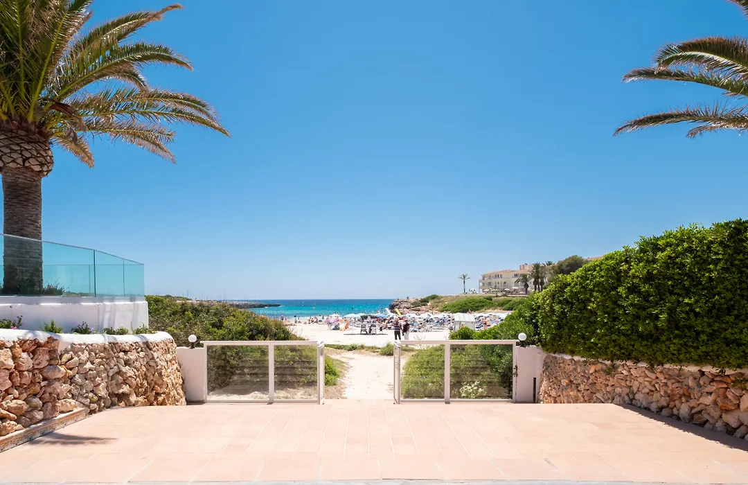 Fergus Style Carema Beach-1