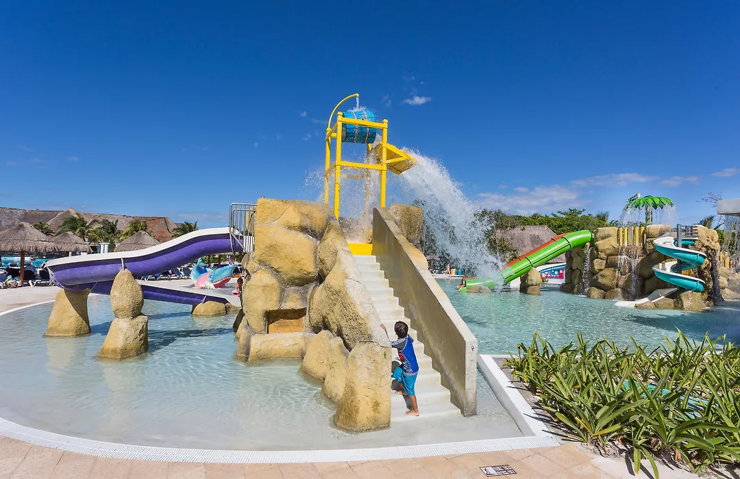 Grand Palladium Colonial Resort & Spa-1