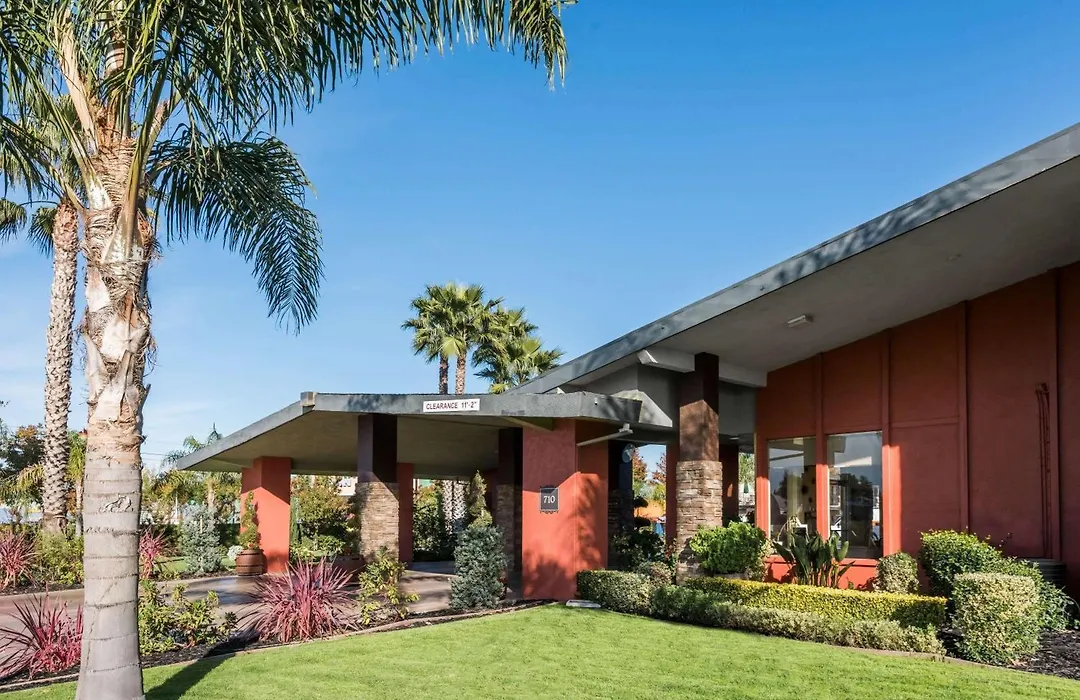 Days Inn & Suites By Wyndham Lodi-1