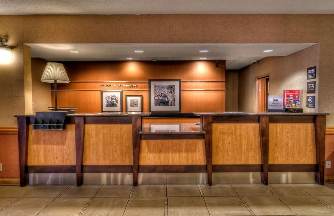 Hampton Inn & Suites Kalamazoo-Oshtemo-1