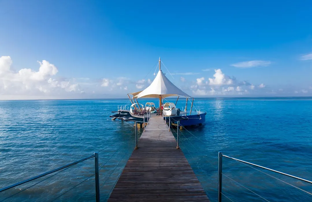Coco De Mer Hotel And Black Parrot Suites-1