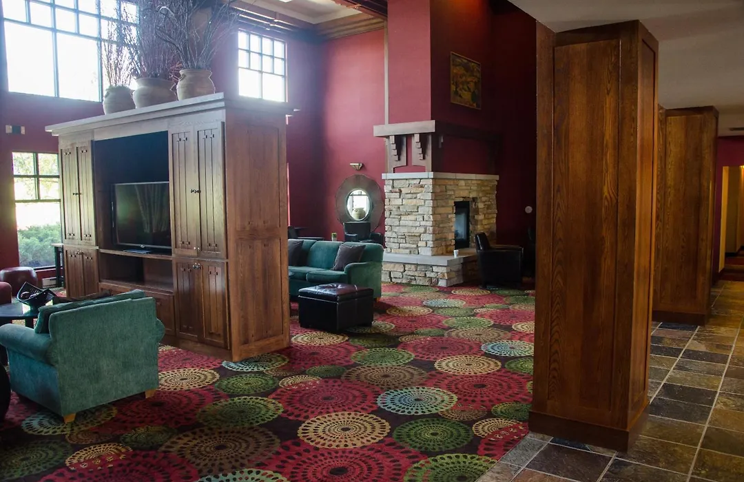 Holiday Inn Hotel Pewaukee-Milwaukee West By Ihg-1