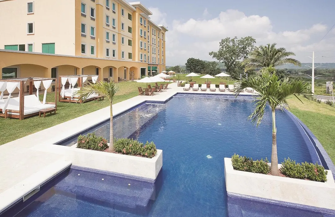 La Quinta by Wyndham Poza Rica-1