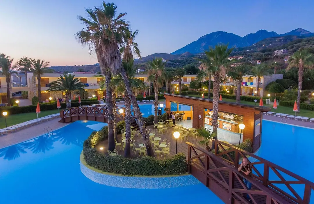 Club Residence La Castellana Mare-1