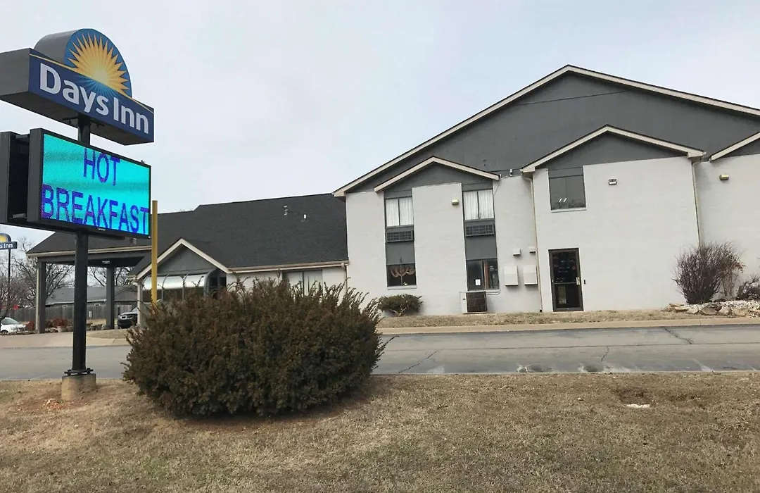 Days Inn By Wyndham Carthage-1