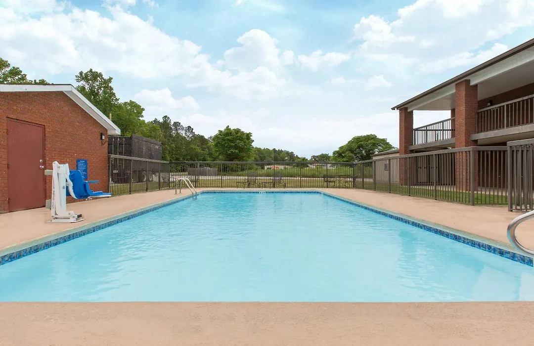 Days Inn By Wyndham Childersburg-1